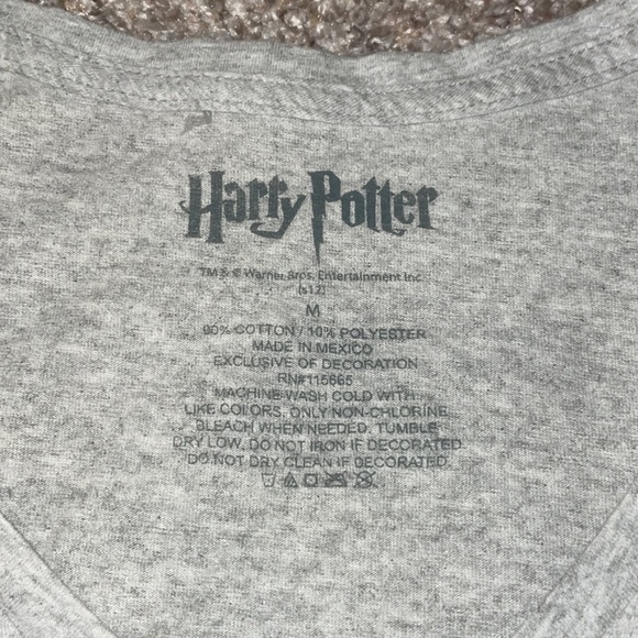 Harry Potter Hogwarts vneck tshirt - Picture 3 of 3